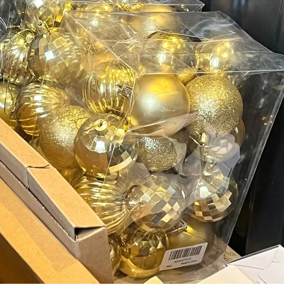 🎄XMAS13 - 22 pcs Gold Holiday Ornament Set - Picture 2 of 2